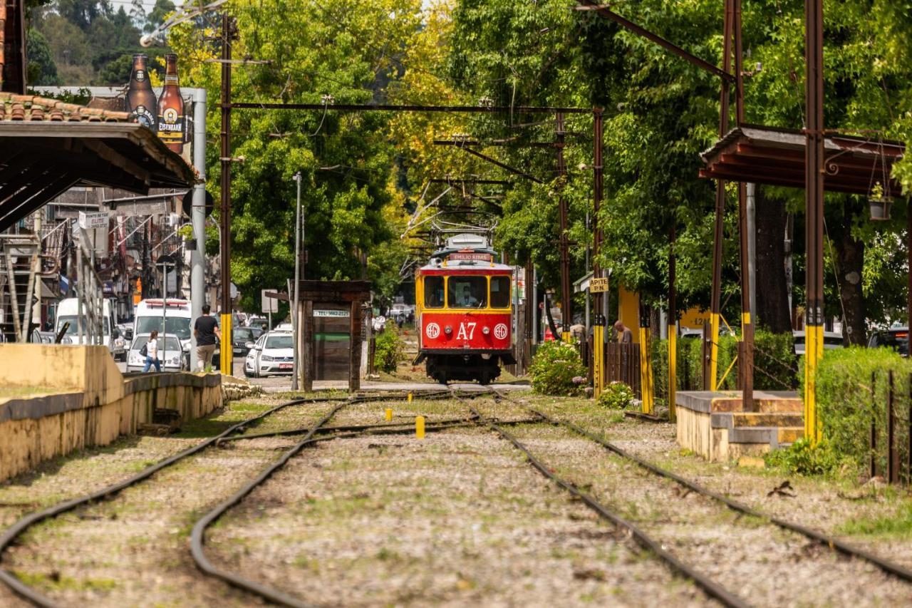 Embaixador 16 *